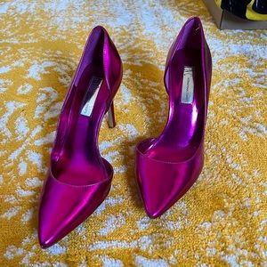 Last chance sale!  INC metallic hot pick pumps